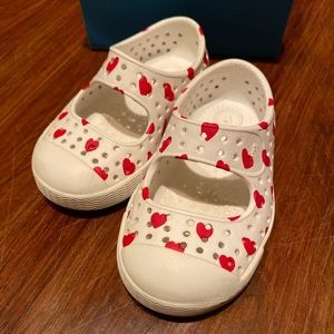 Toddler Native Juniper Red Heart Print Size 4